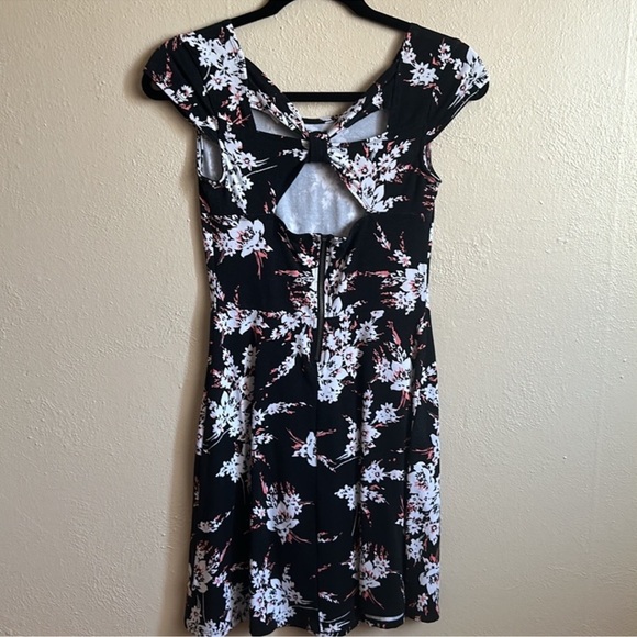 Xhileration Flower Dress - Picture 2 of 6